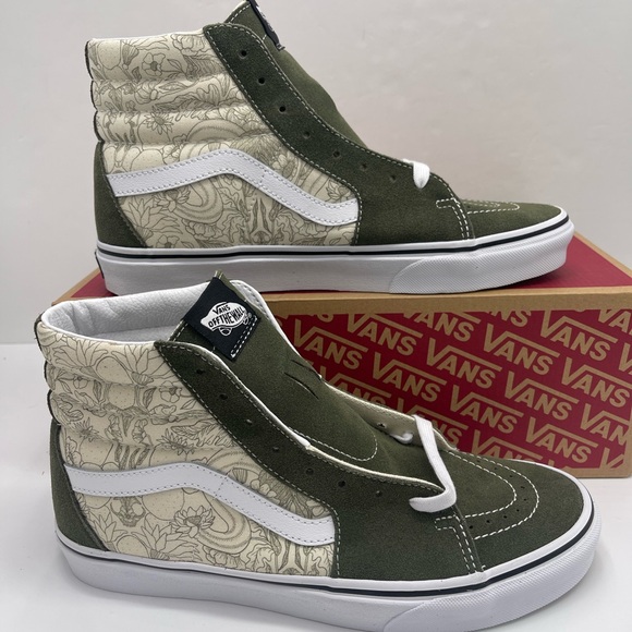 Vans Men’s Sk8-HiDesert Skulis Grape Leaf SneakersHigh-Top Olive and Cream
